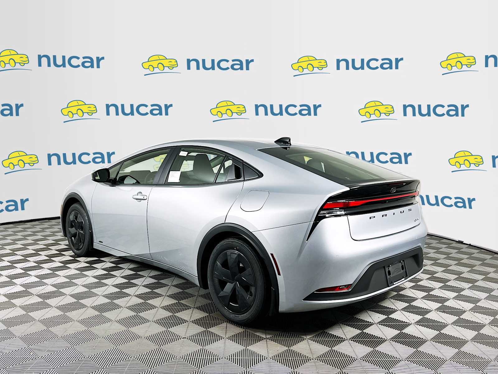 2026 Toyota Prius LE - Photo 4