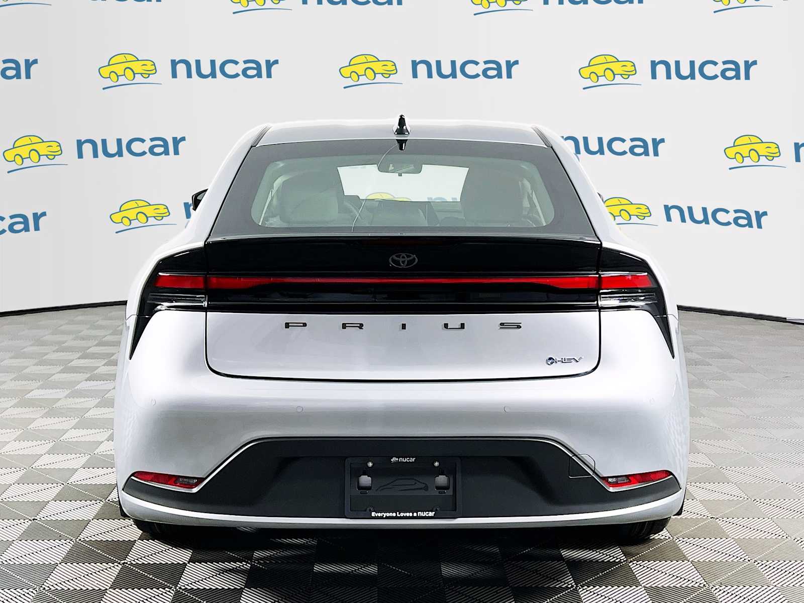 2026 Toyota Prius LE - Photo 5