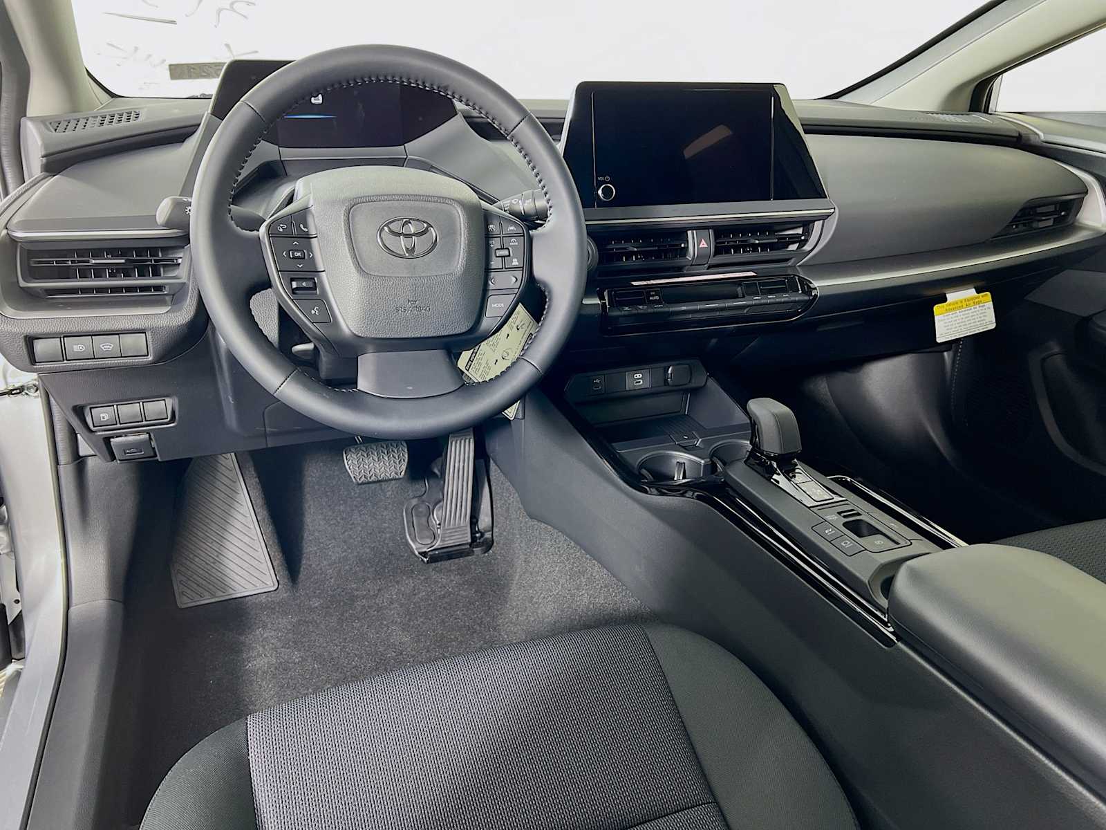 2026 Toyota Prius LE - Photo 6