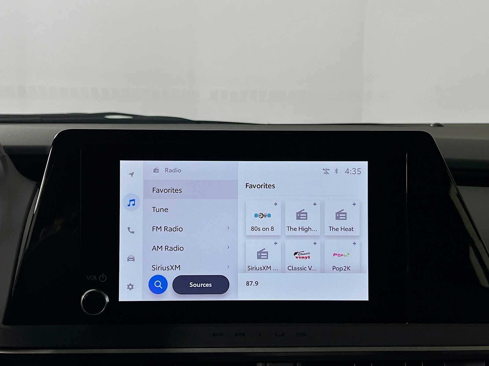 2026 Toyota Prius LE - Photo 8