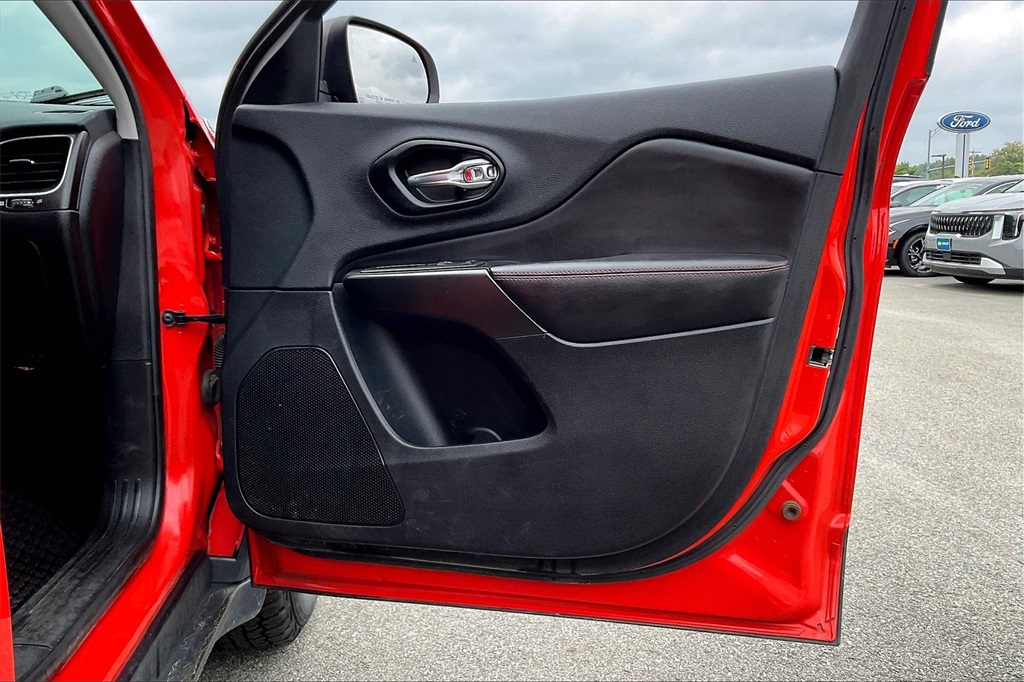 2021 Jeep Cherokee Trailhawk - Photo 11