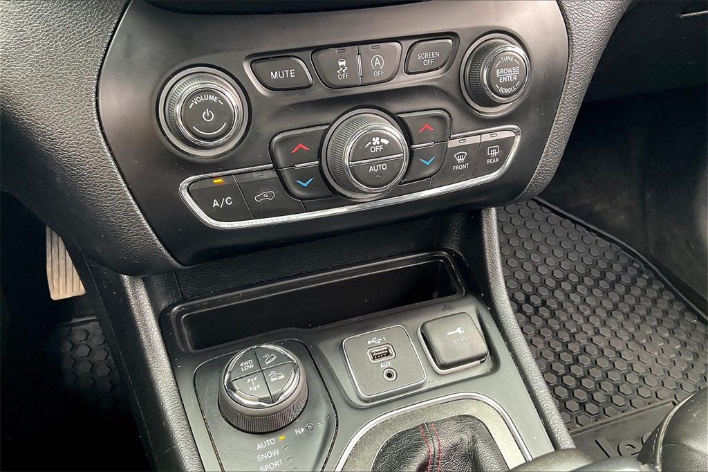 2021 Jeep Cherokee Trailhawk - Photo 24