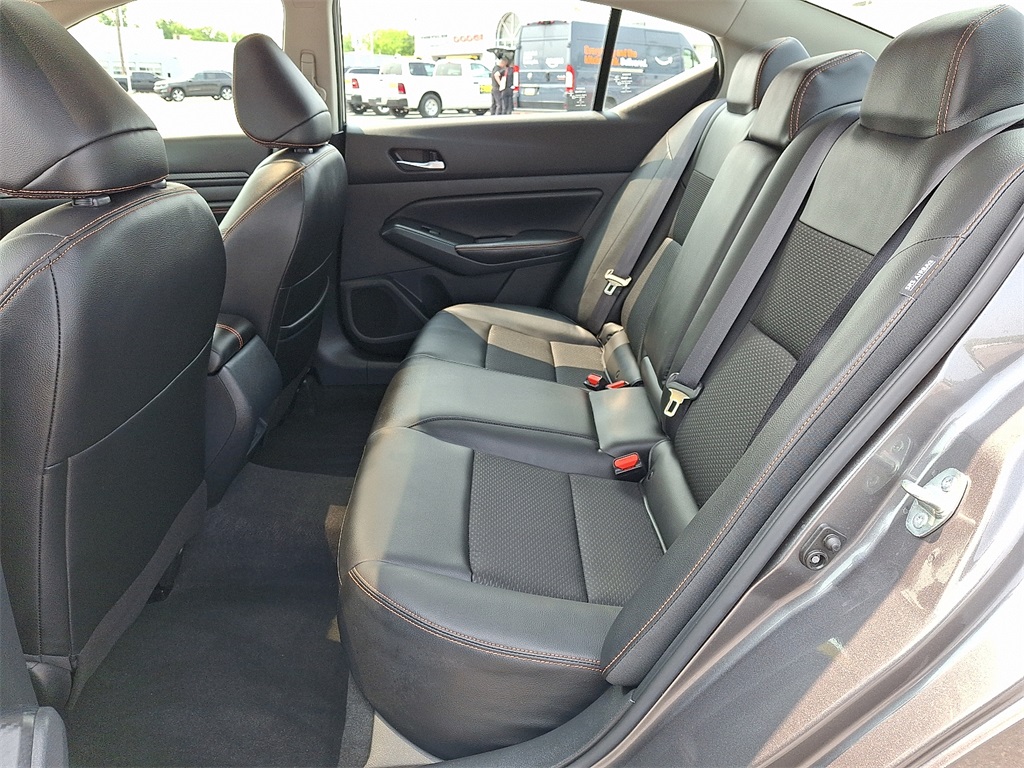 2022 Nissan Altima 2.5 SR - Photo 11