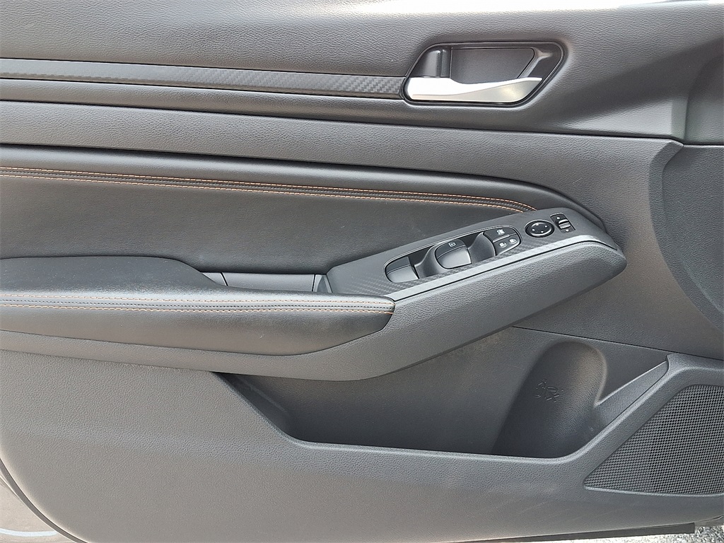 2022 Nissan Altima 2.5 SR - Photo 13