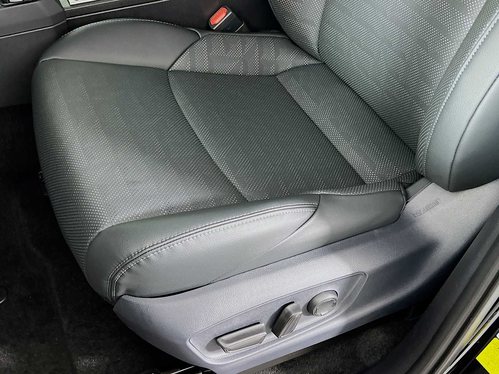 2025 Toyota Tacoma TRD Sport Hybrid - Photo 16