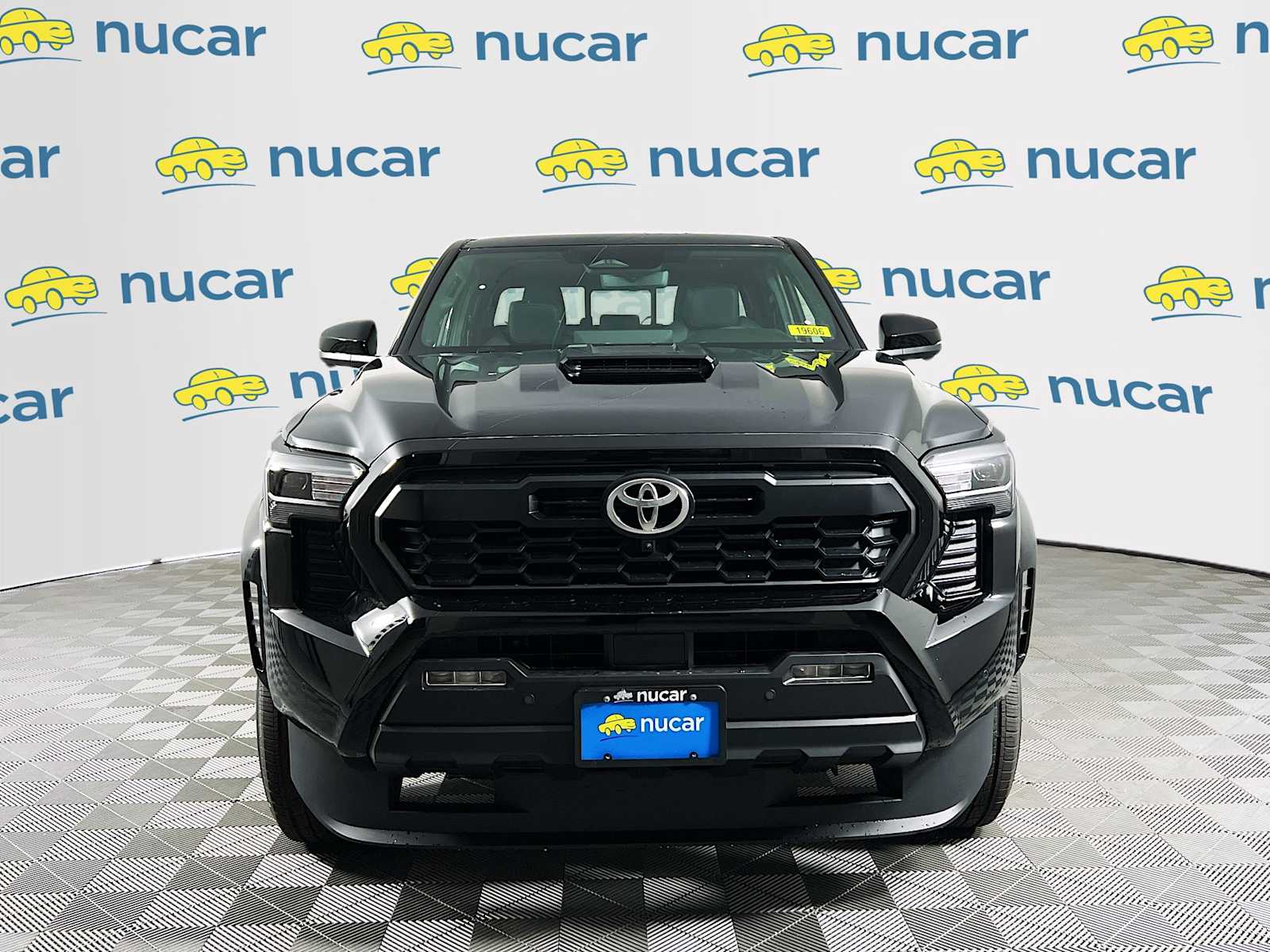 2025 Toyota Tacoma TRD Sport Hybrid - Photo 2