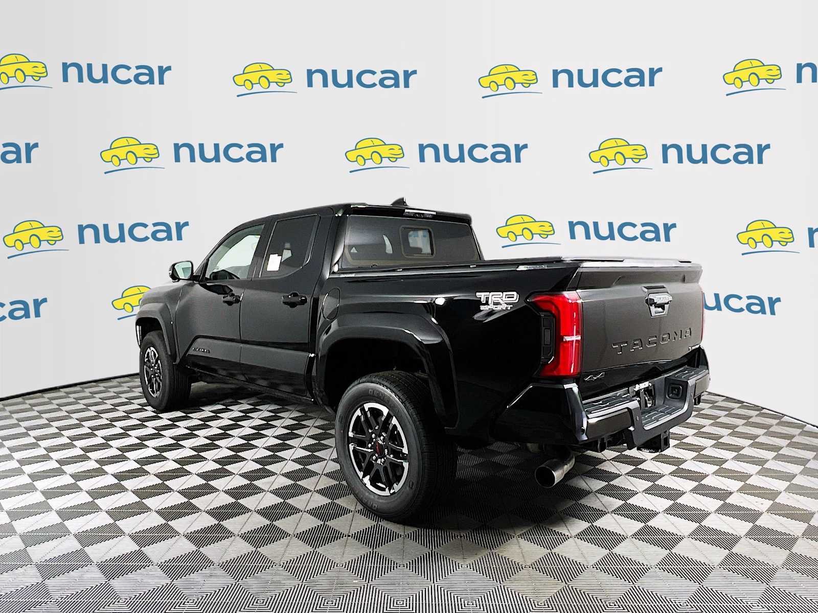 2025 Toyota Tacoma TRD Sport Hybrid - Photo 4