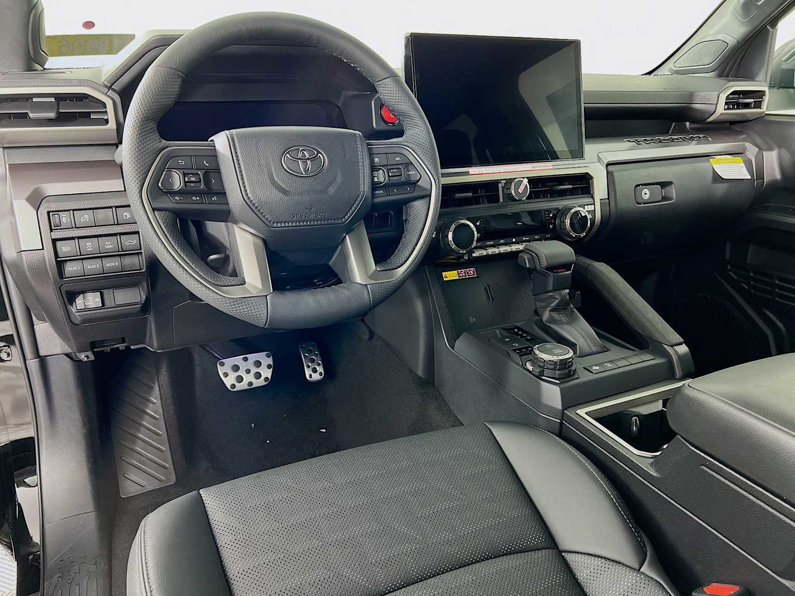 2025 Toyota Tacoma TRD Sport Hybrid - Photo 6