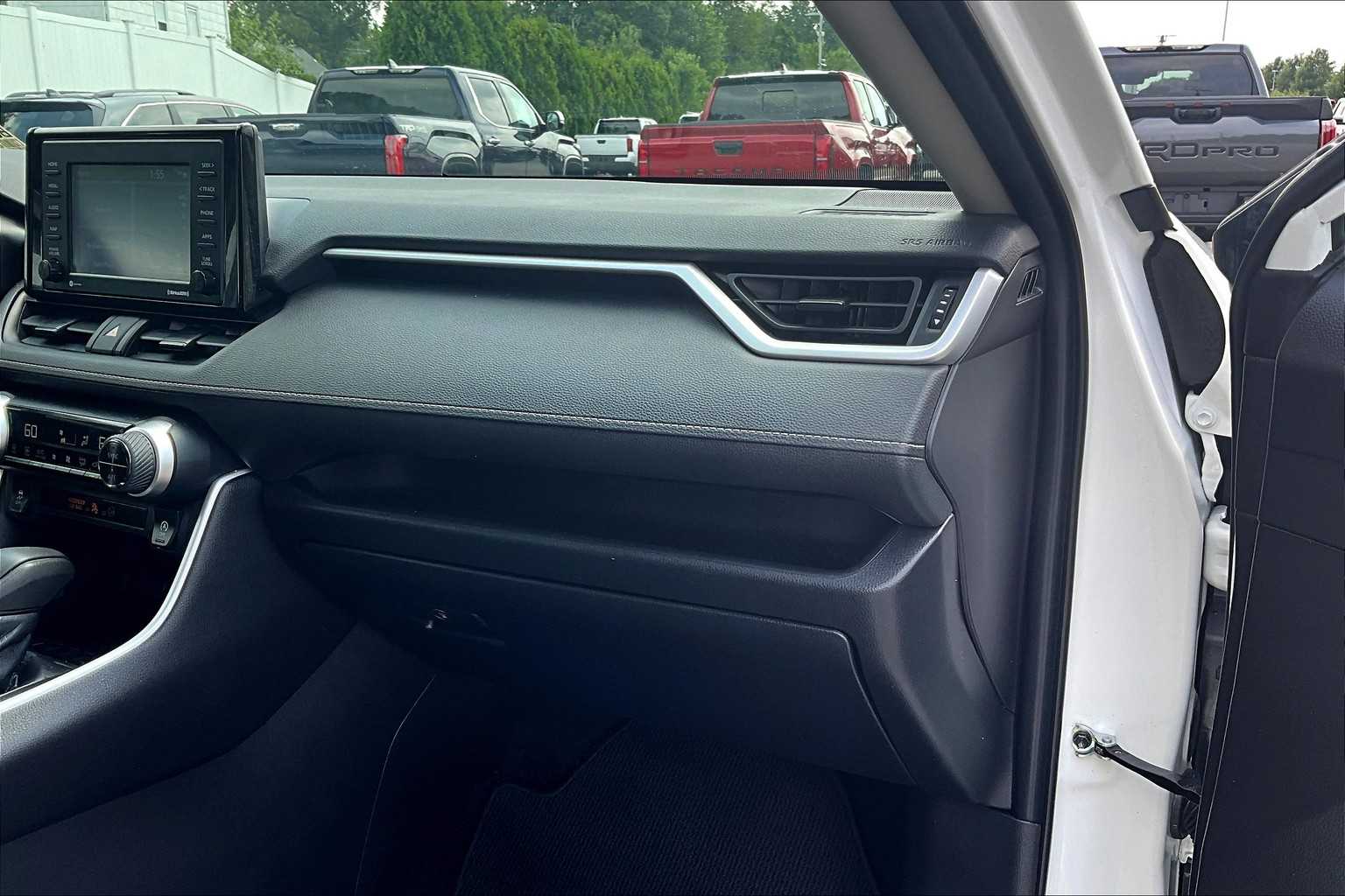 2022 Toyota RAV4 XLE - Photo 13