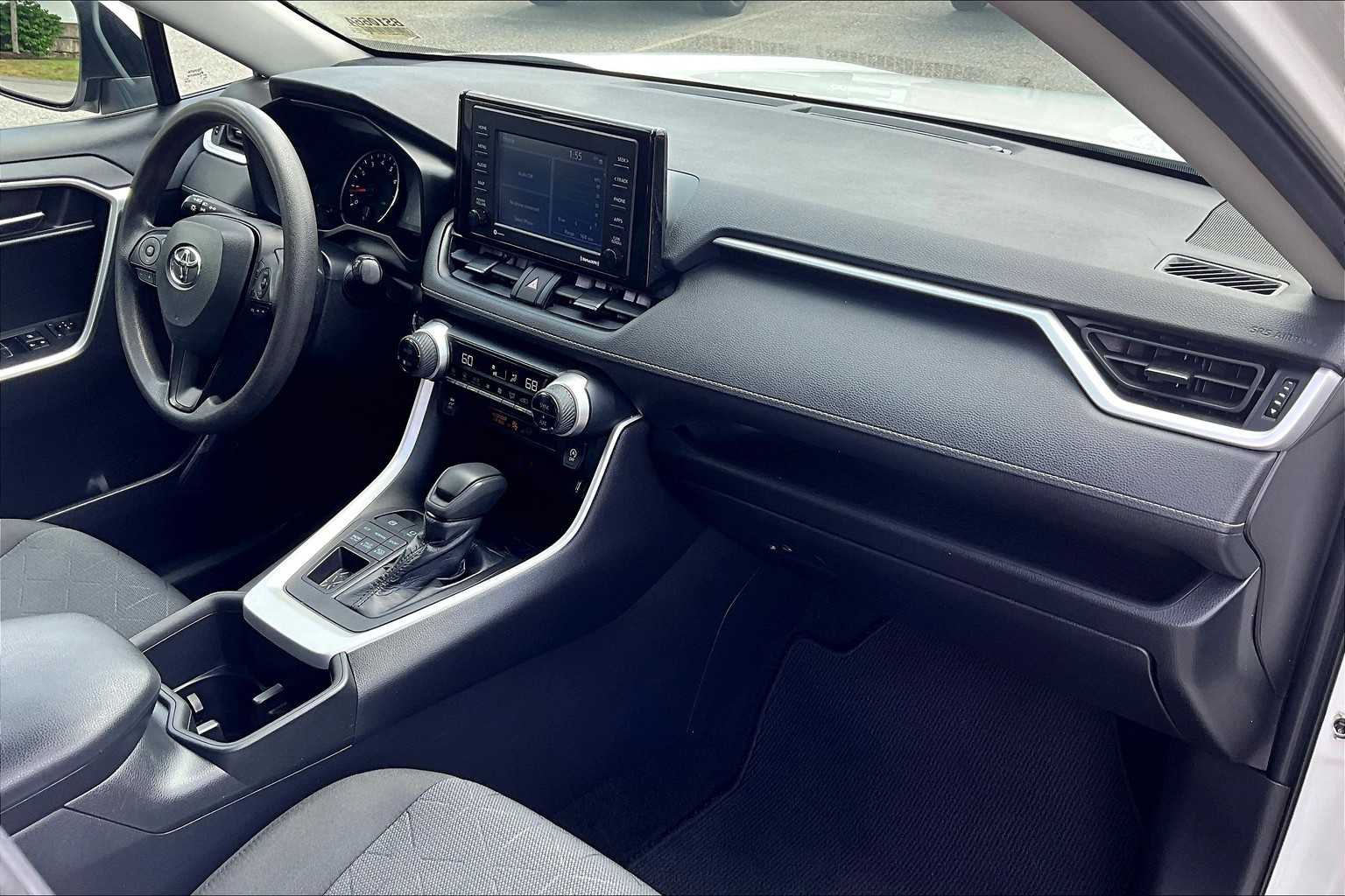 2022 Toyota RAV4 XLE - Photo 14