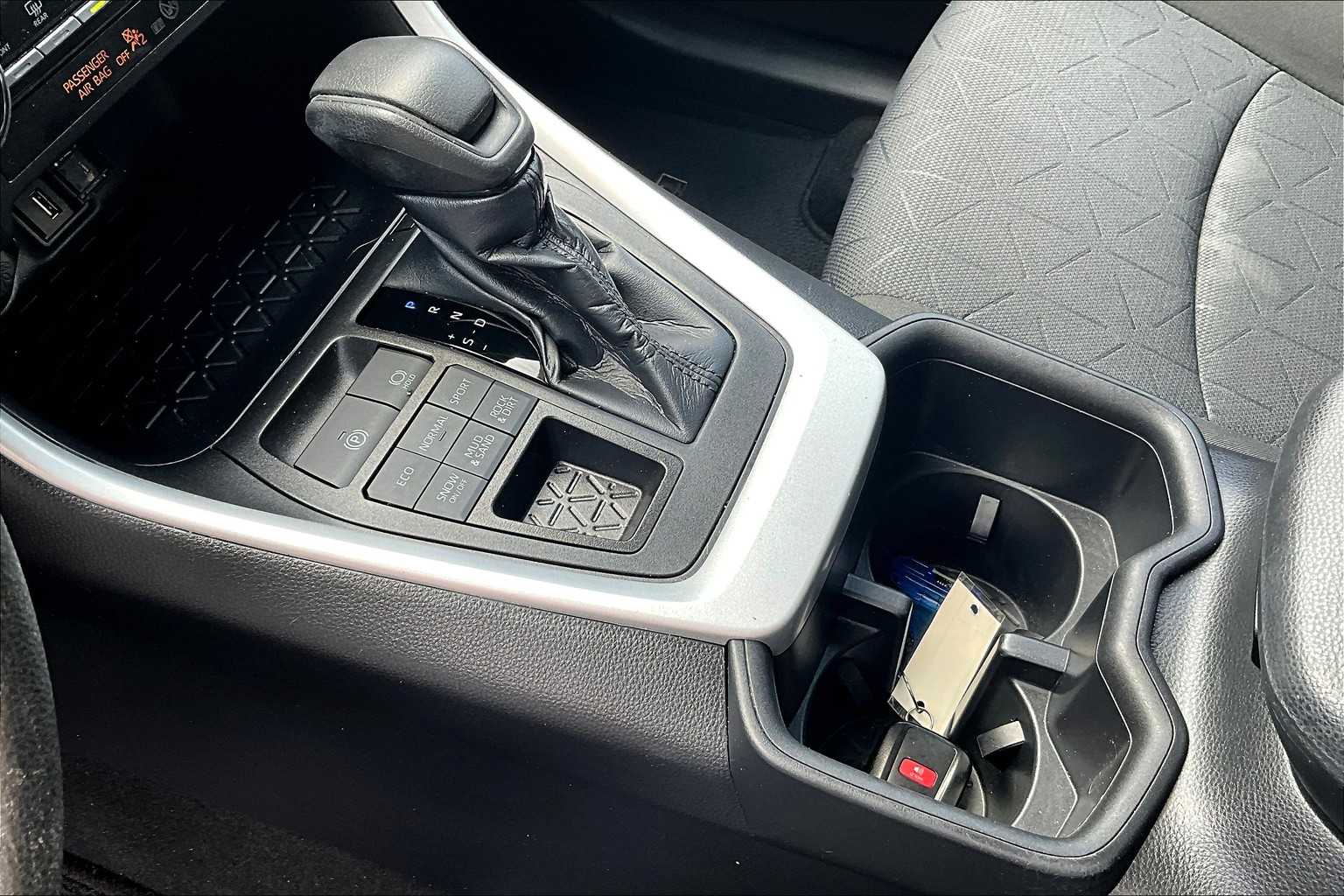 2022 Toyota RAV4 XLE - Photo 20