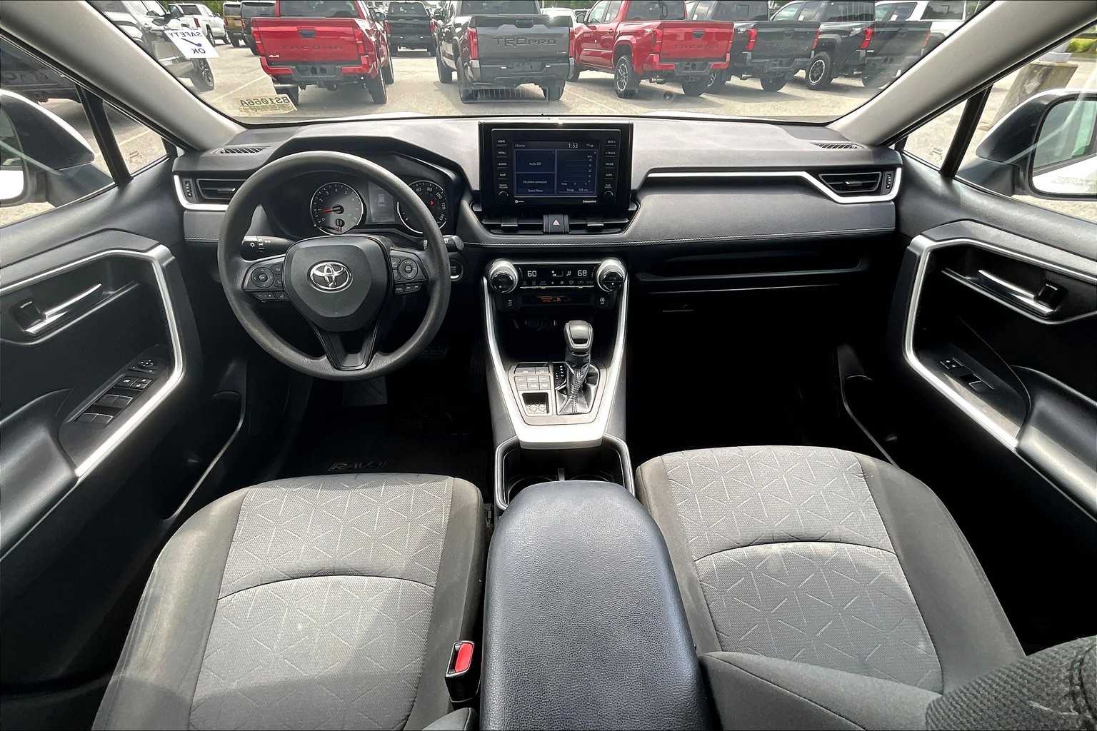 2022 Toyota RAV4 XLE - Photo 21