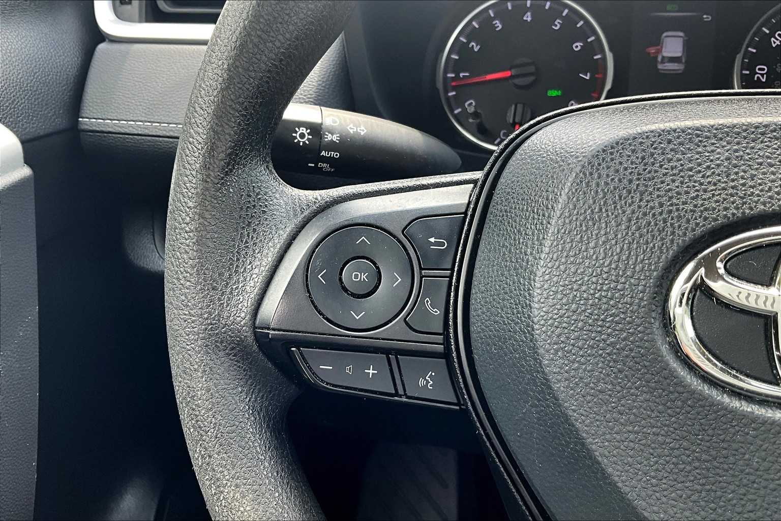 2022 Toyota RAV4 XLE - Photo 23