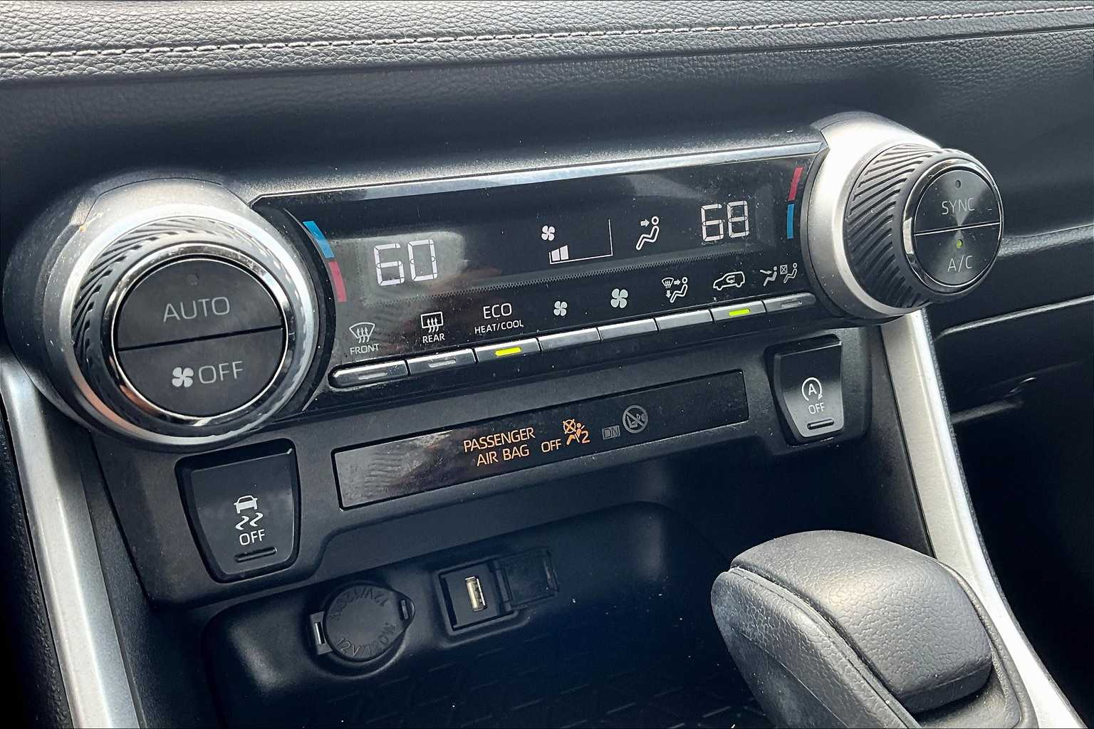 2022 Toyota RAV4 XLE - Photo 26