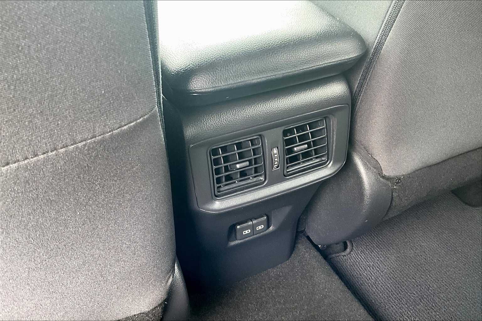 2022 Toyota RAV4 XLE - Photo 28