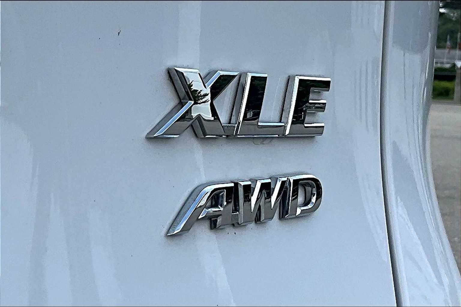 2022 Toyota RAV4 XLE - Photo 29