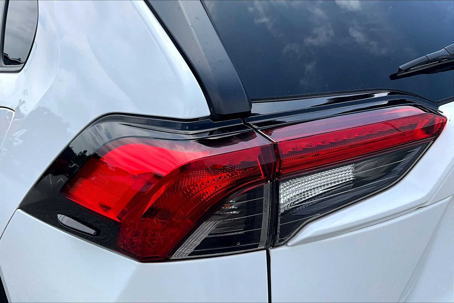 2022 Toyota RAV4 XLE - Photo 34