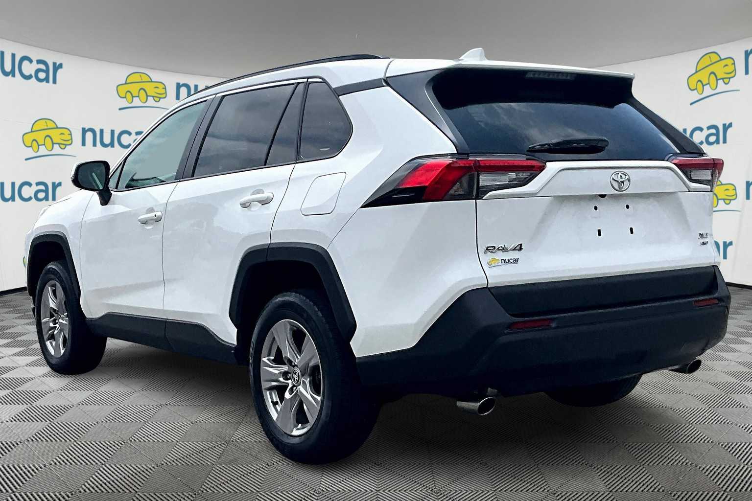 2022 Toyota RAV4 XLE - Photo 4