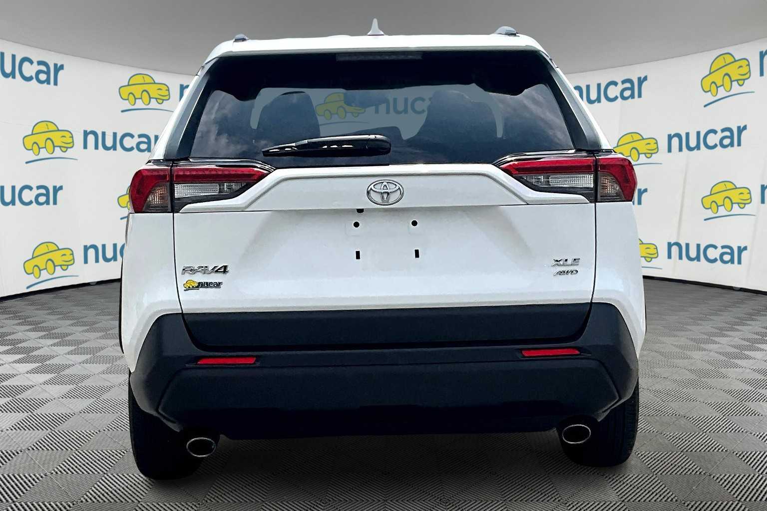 2022 Toyota RAV4 XLE - Photo 5