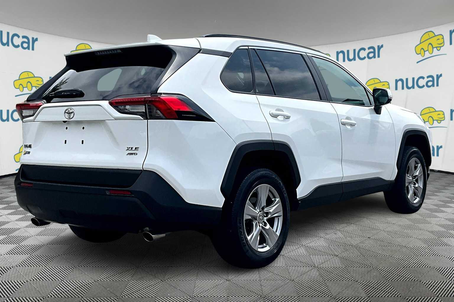 2022 Toyota RAV4 XLE - Photo 6