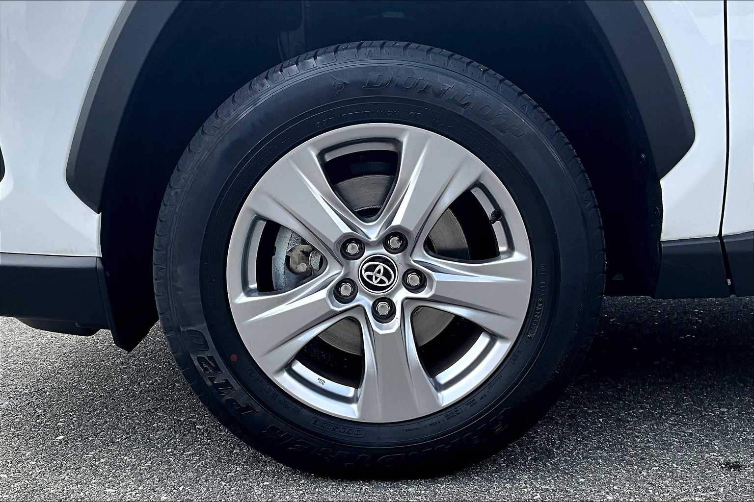 2022 Toyota RAV4 XLE - Photo 7