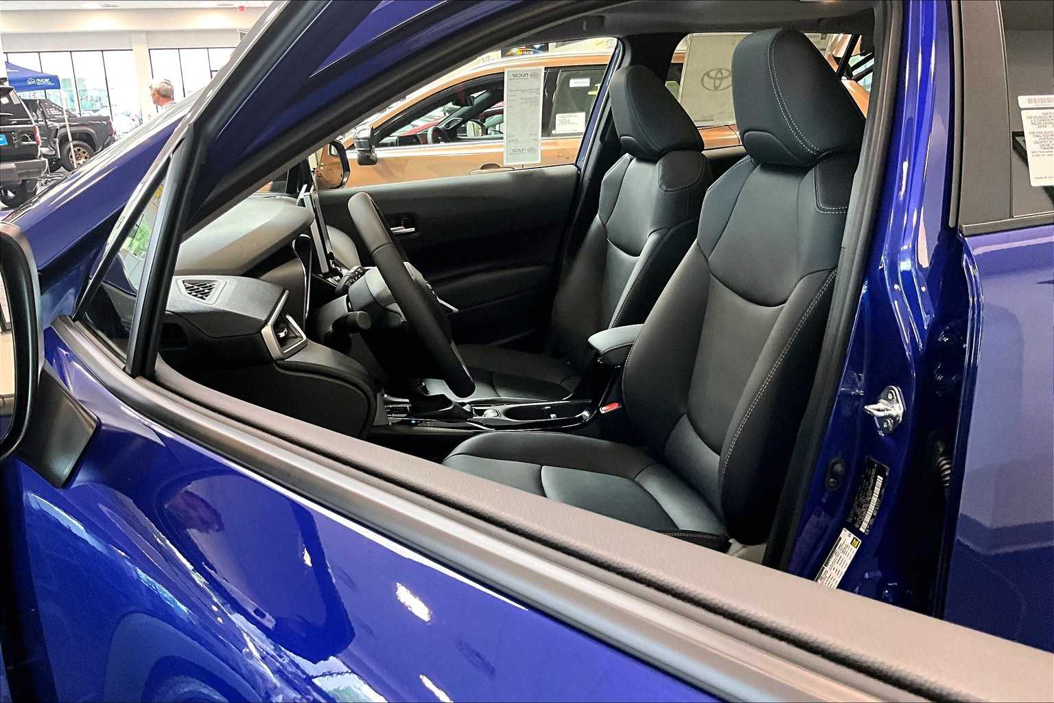 2025 Toyota Corolla Cross XLE - Photo 11