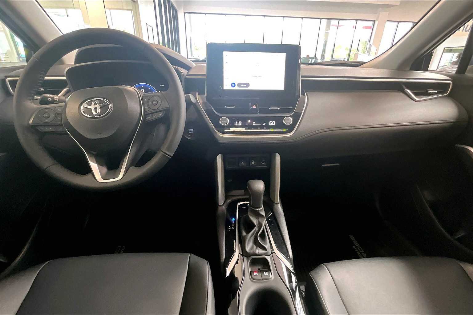 2025 Toyota Corolla Cross XLE - Photo 12