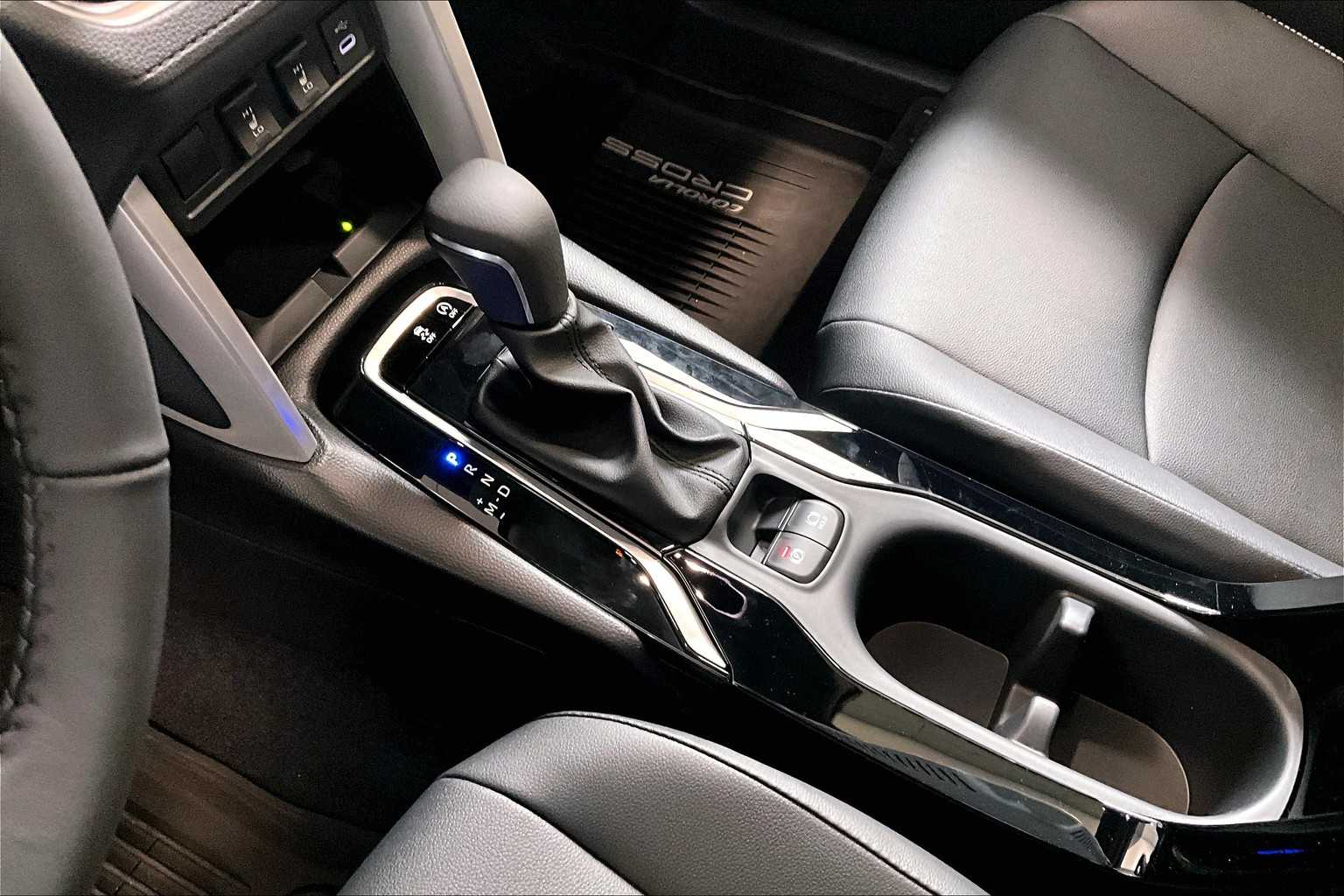 2025 Toyota Corolla Cross XLE - Photo 14