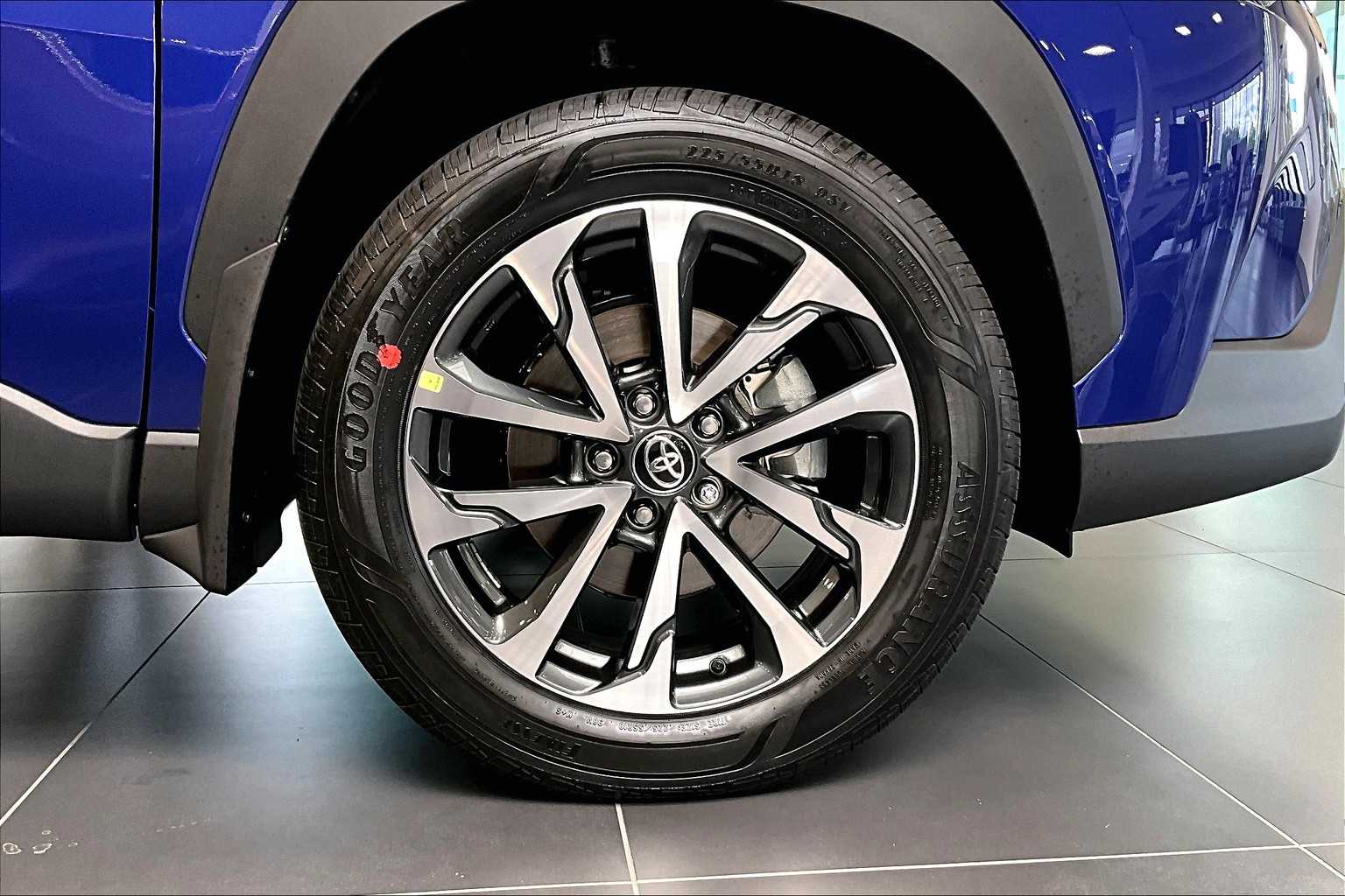 2025 Toyota Corolla Cross XLE - Photo 8
