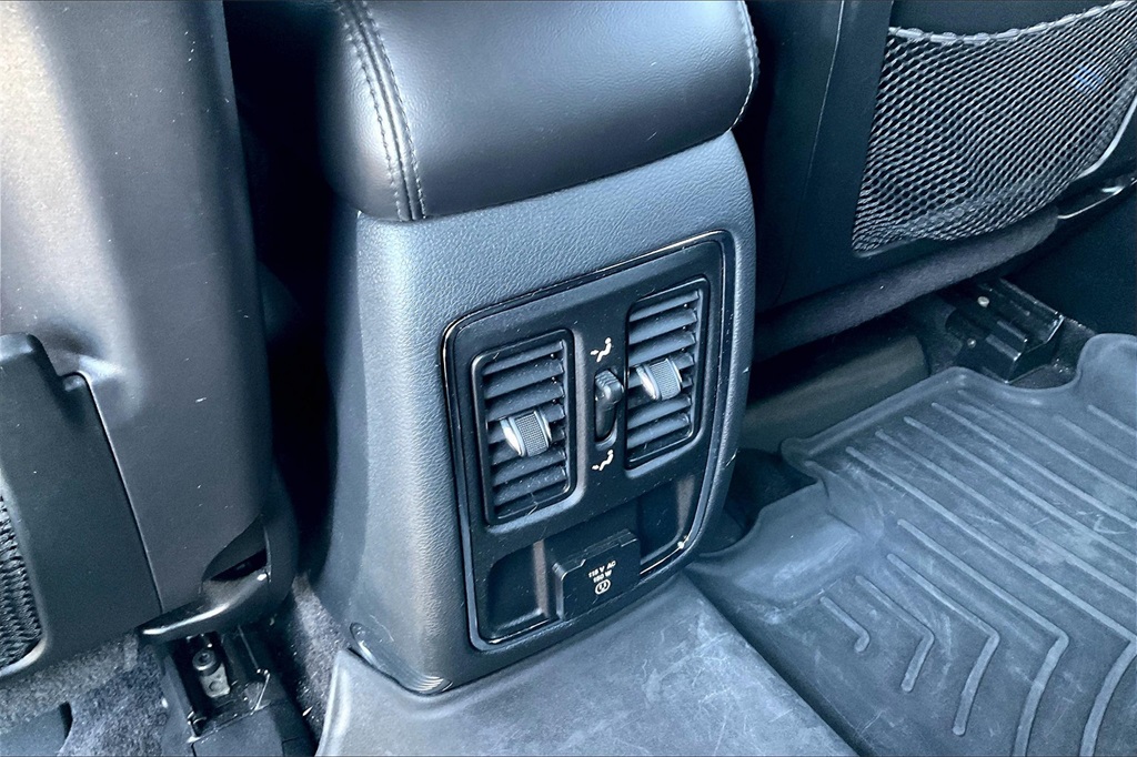 2017 Jeep Grand Cherokee Altitude - Photo 25