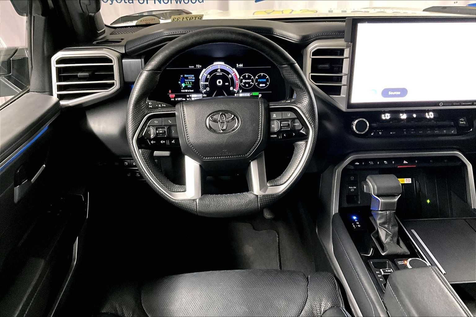 2022 Toyota Tundra Platinum Hybrid - Photo 17