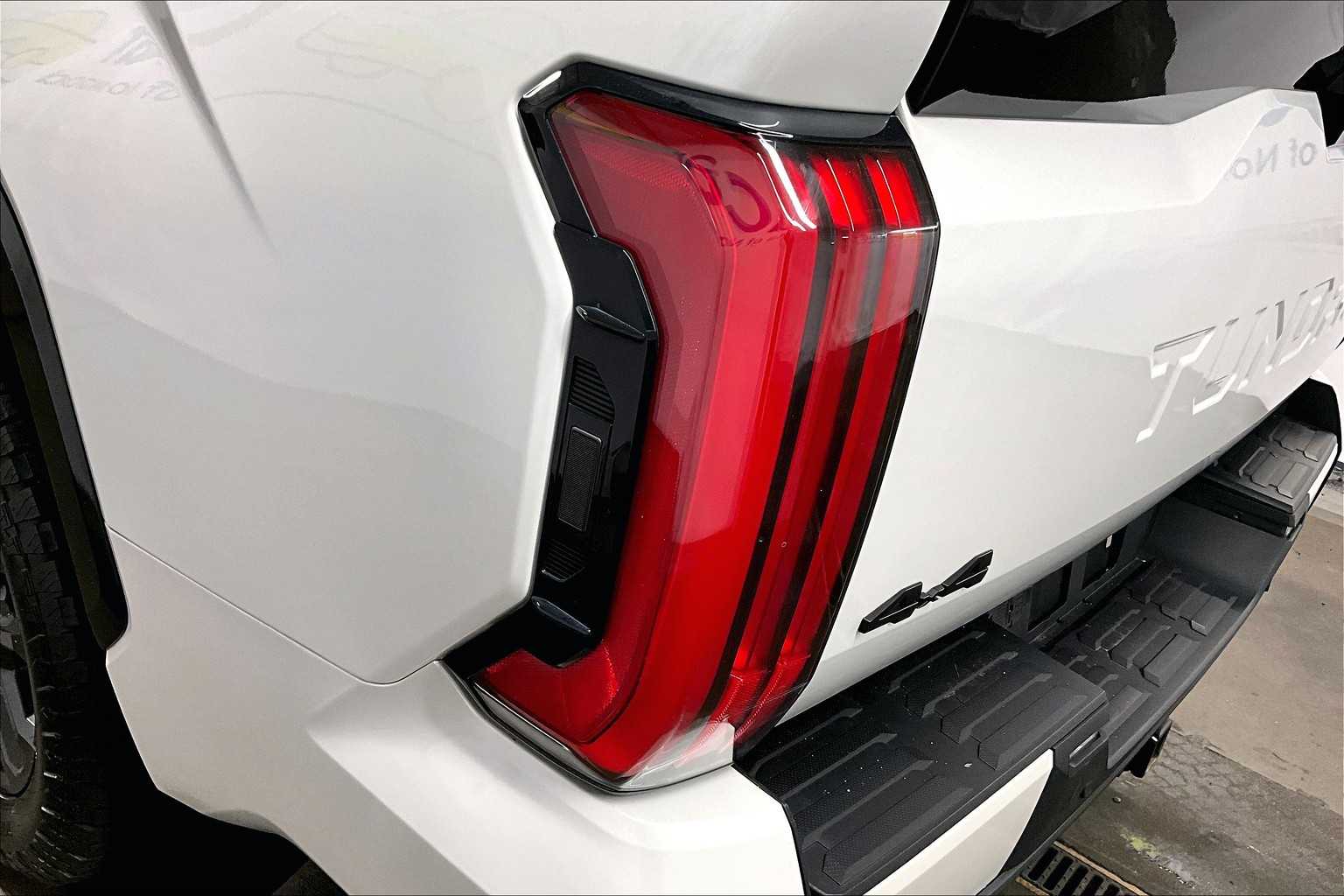 2022 Toyota Tundra Platinum Hybrid - Photo 35