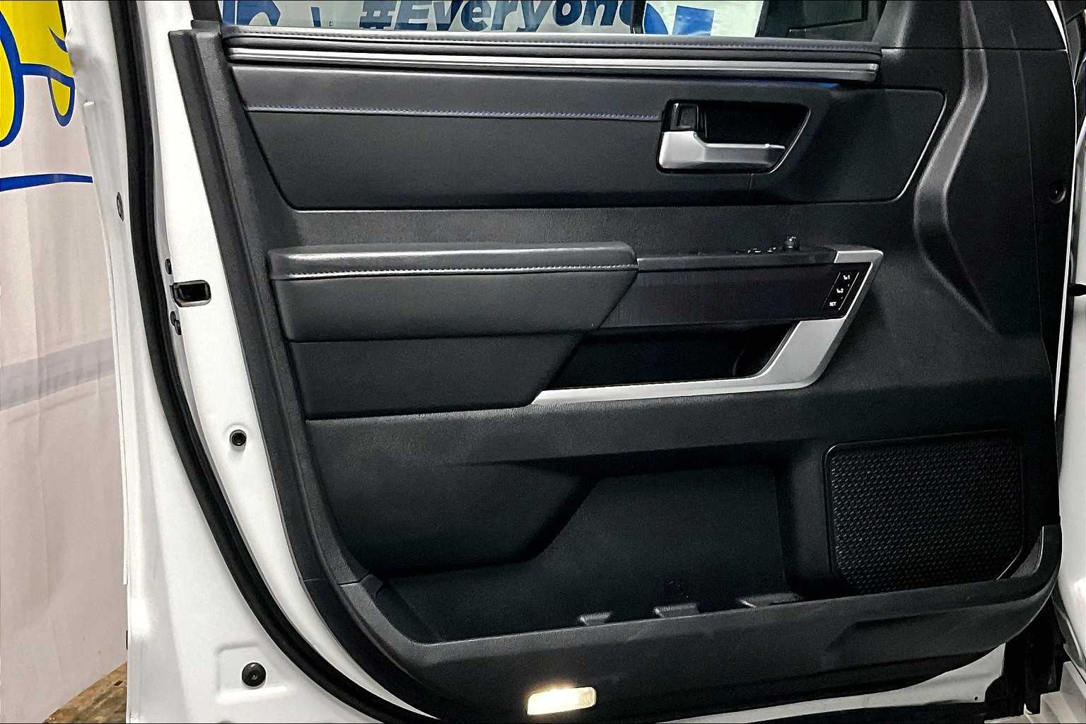 2022 Toyota Tundra Platinum Hybrid - Photo 9