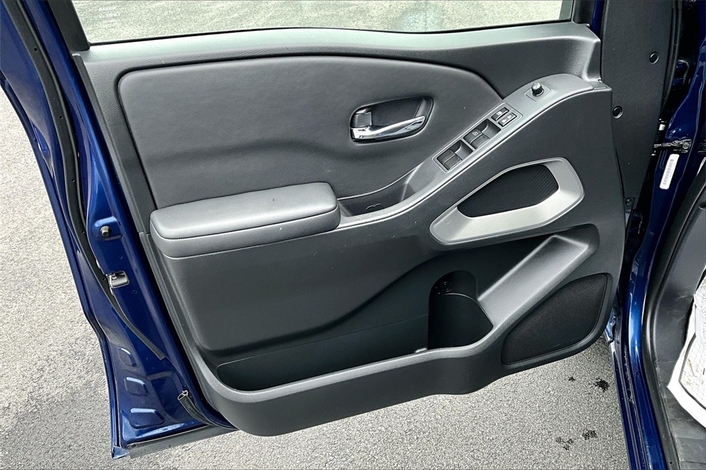 2022 Nissan Frontier SV - Photo 9