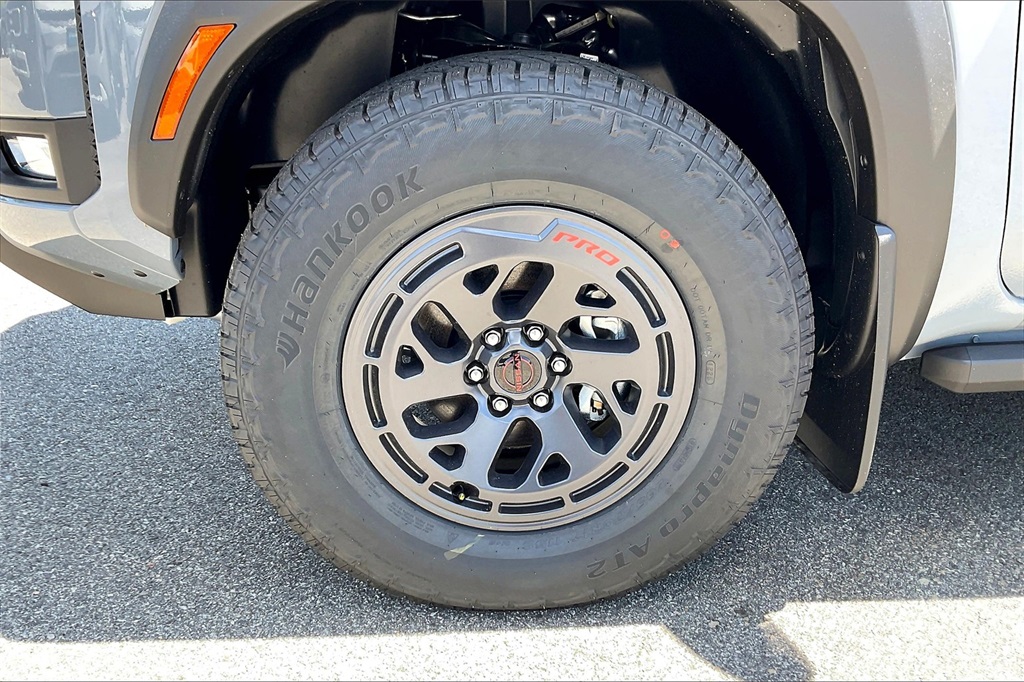 2025 Nissan Frontier PRO-4X - Photo 8