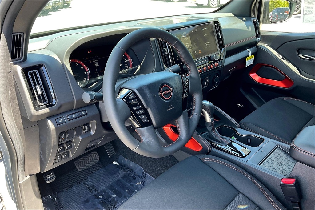 2025 Nissan Frontier PRO-4X - Photo 9