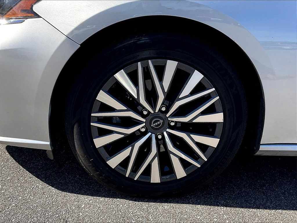 2023 Nissan Altima 2.5 SV - Photo 7
