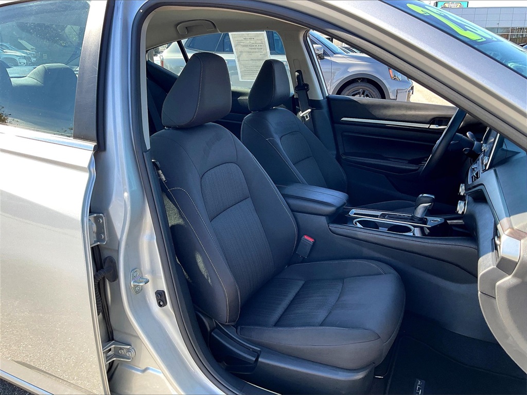 2023 Nissan Altima 2.5 SV - Photo 10