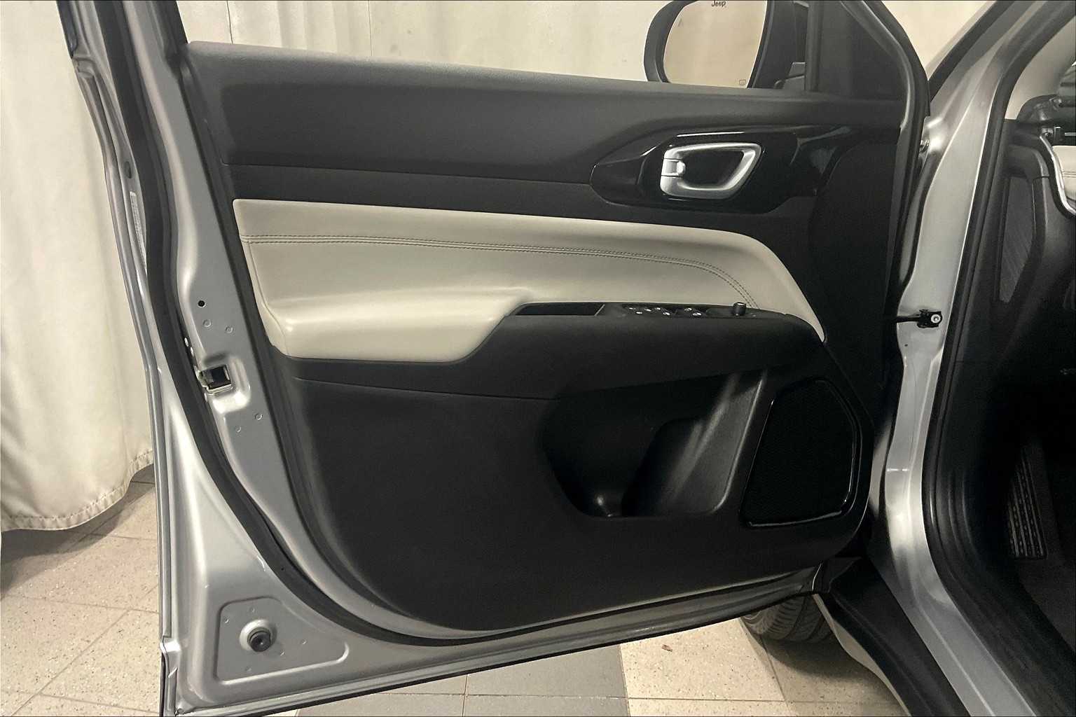 2022 Jeep Compass Limited - Photo 9