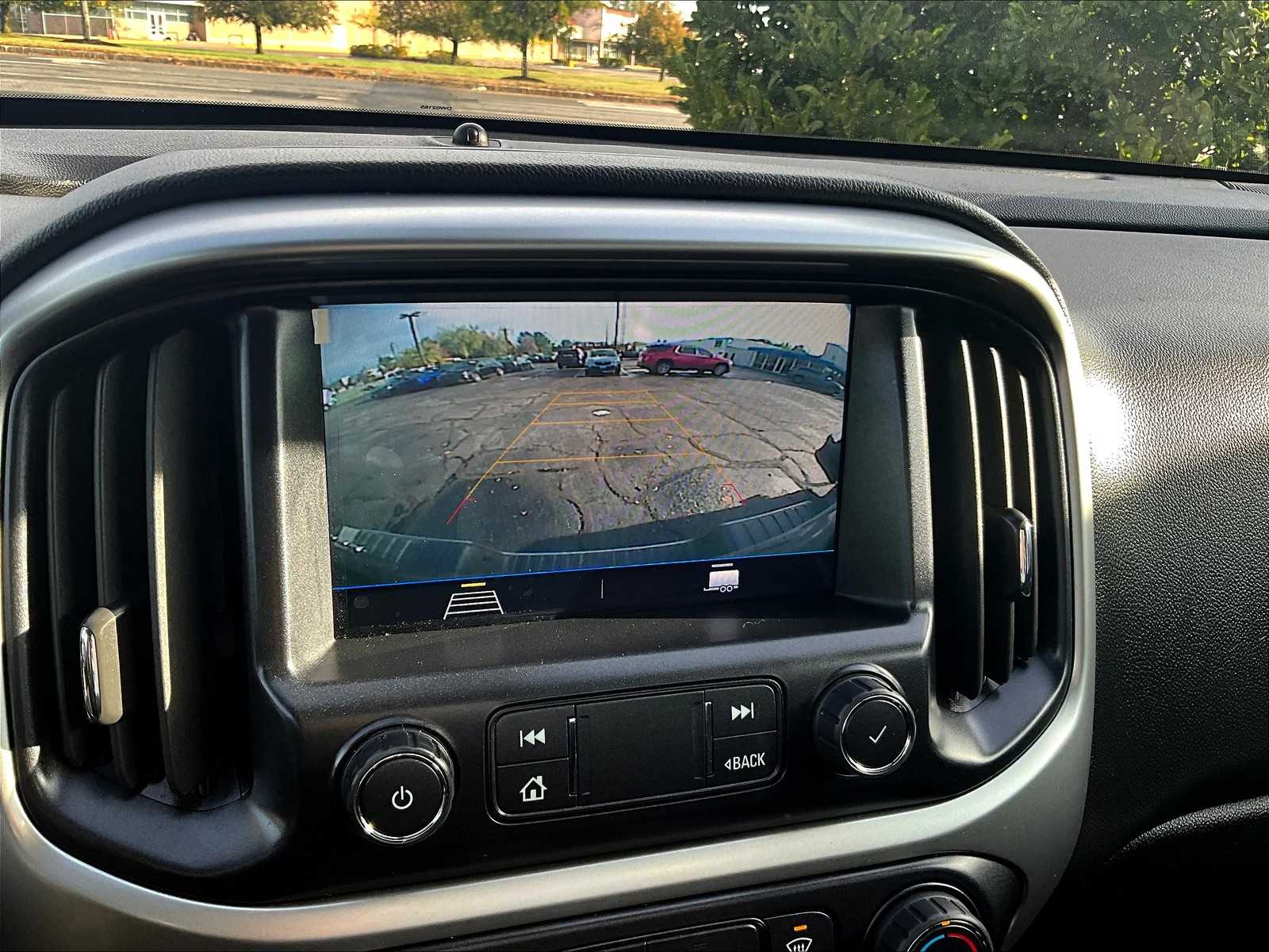 2022 Chevrolet Colorado 4WD LT - Photo 18