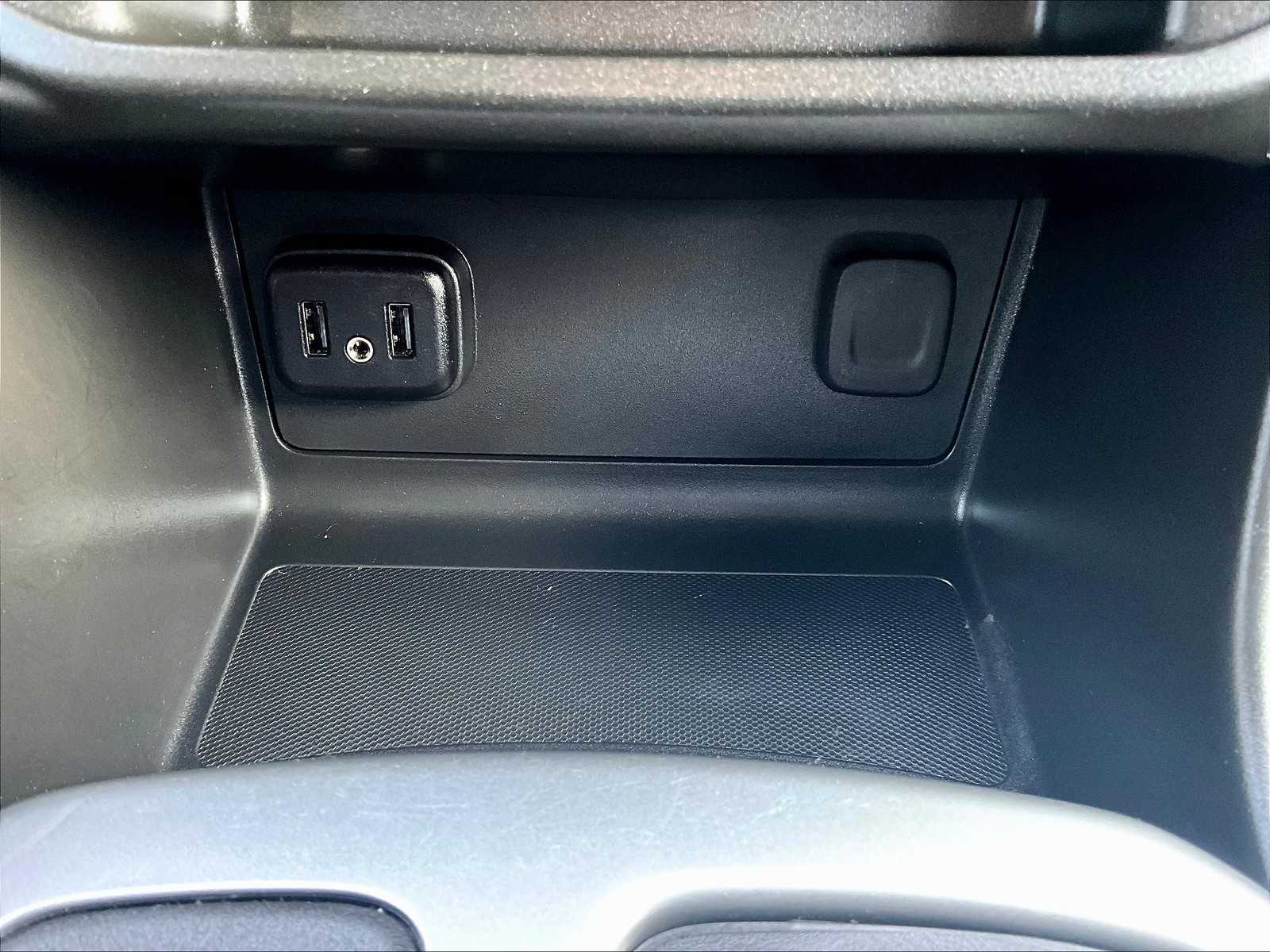2022 Chevrolet Colorado 4WD LT - Photo 27