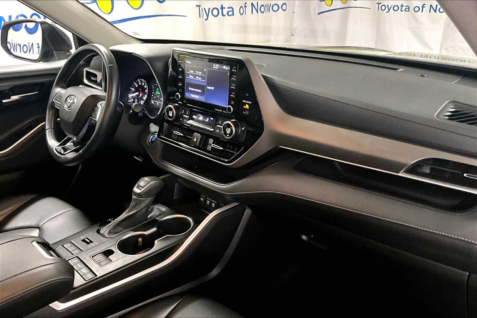2021 Toyota Highlander XLE - Photo 14