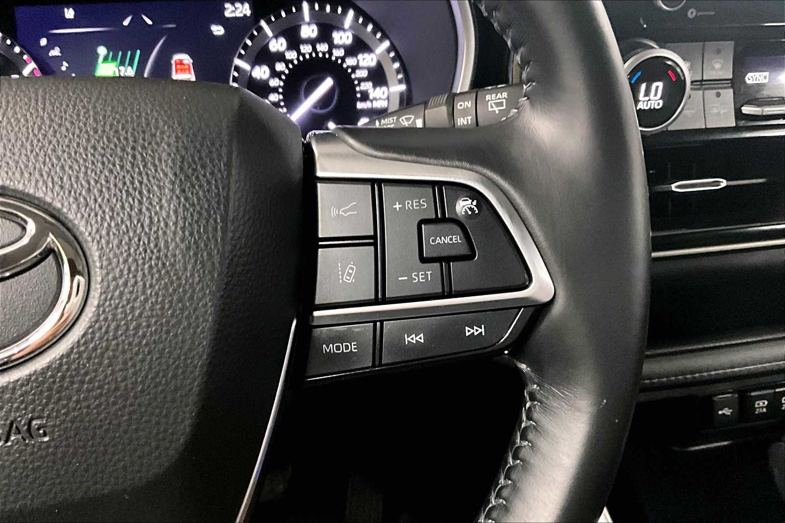 2021 Toyota Highlander XLE - Photo 25