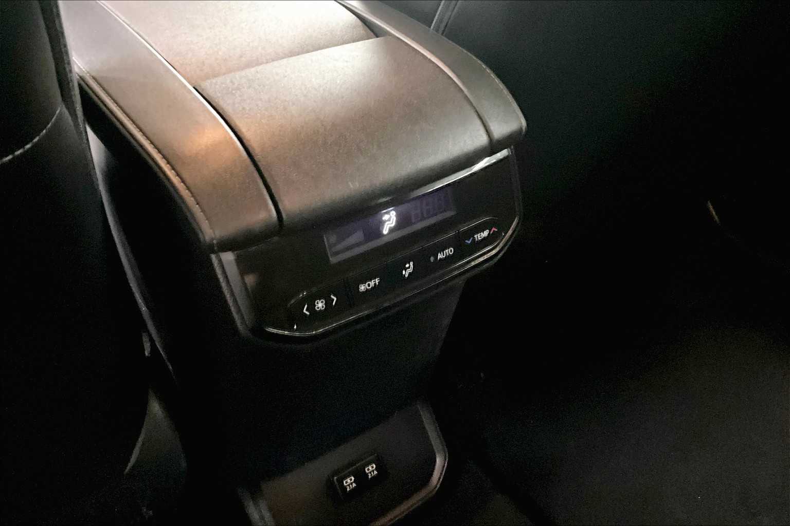2021 Toyota Highlander XLE - Photo 29