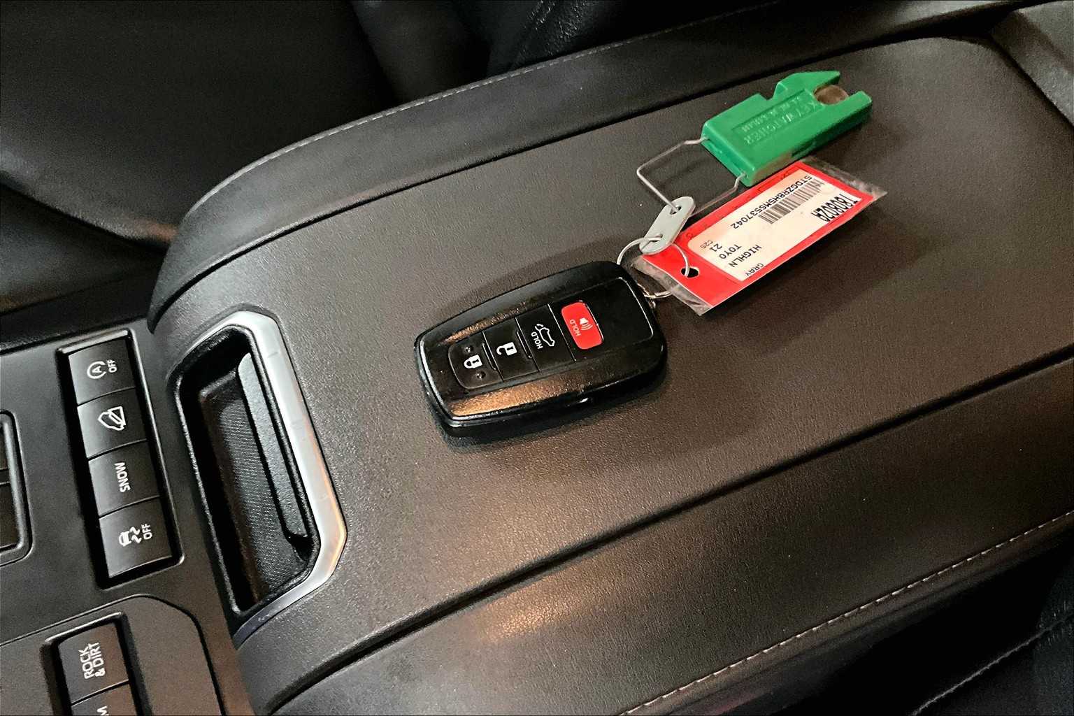 2021 Toyota Highlander XLE - Photo 32