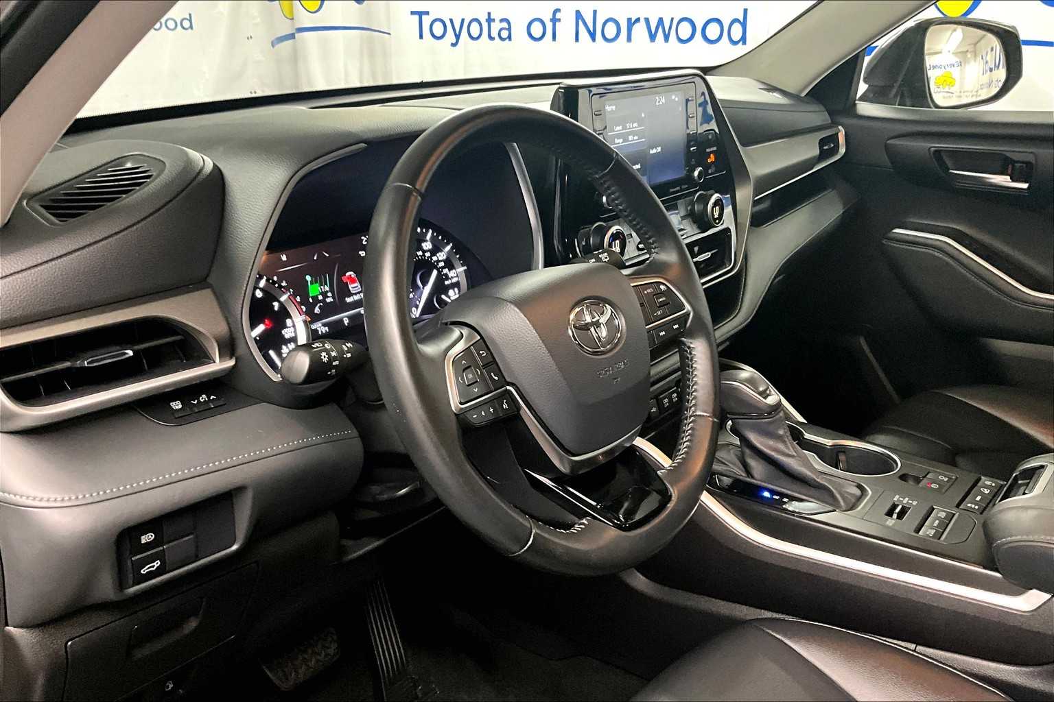 2021 Toyota Highlander XLE - Photo 8