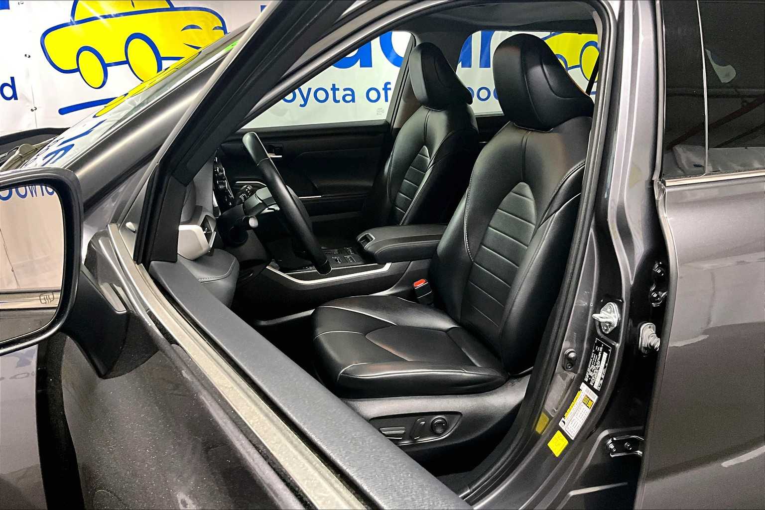 2021 Toyota Highlander XLE - Photo 10