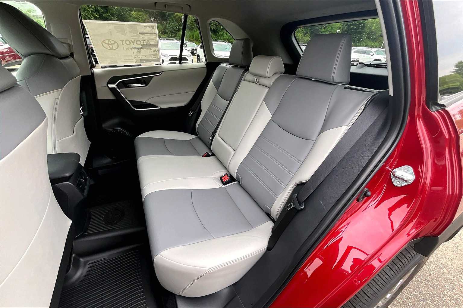 2025 Toyota RAV4 XLE Premium - Photo 15
