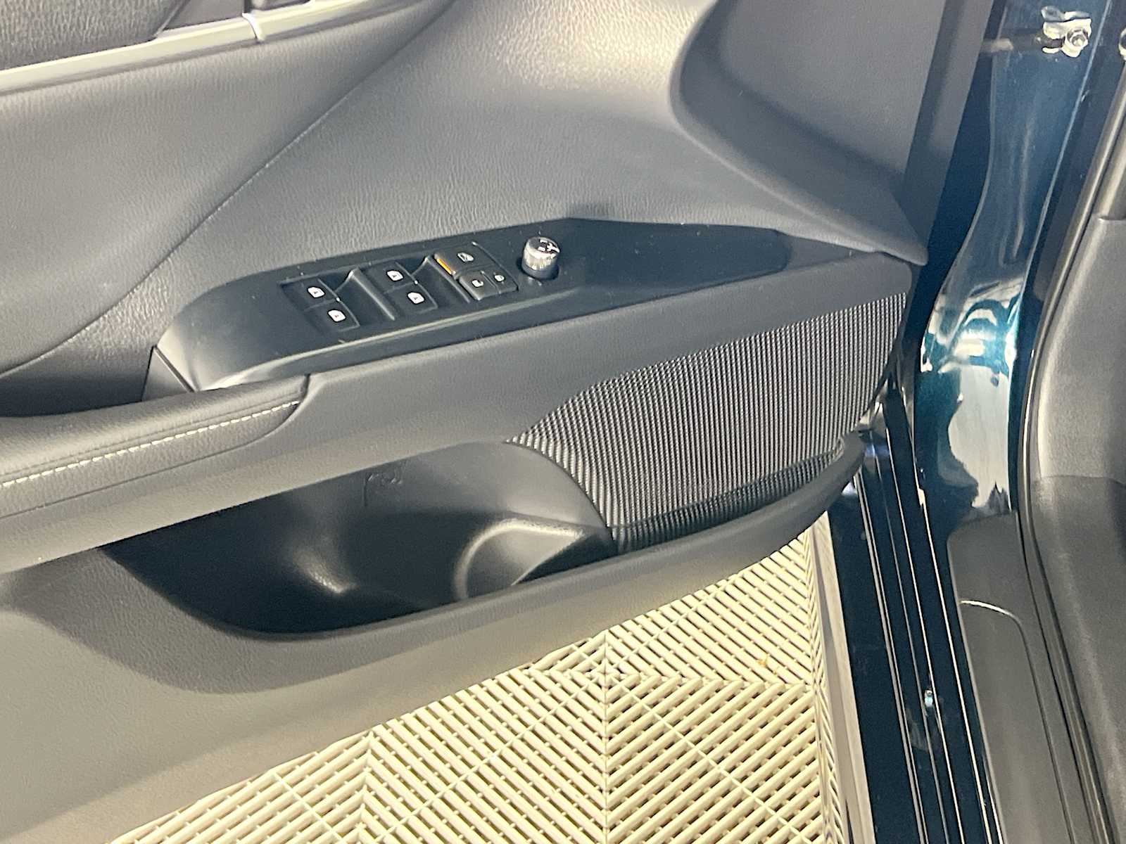 2019 Toyota Camry XSE - Photo 18