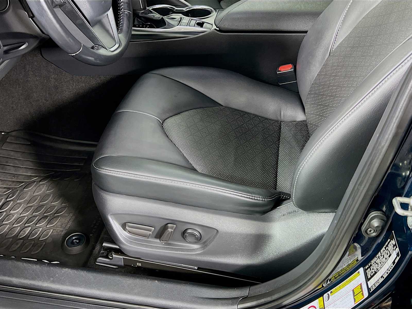 2019 Toyota Camry XSE - Photo 19